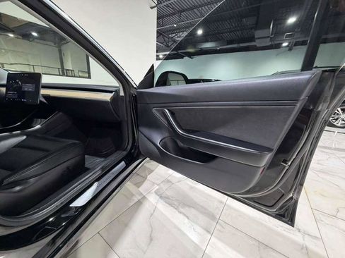 Used 2019 Tesla Model 3 Standard Range image 14