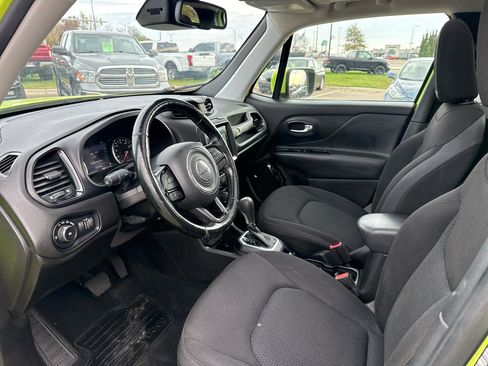 Used 2018 Jeep Renegade Altitude w/ UConnect 8.4 Nav Group image 9