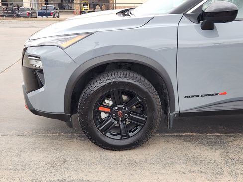 Used 2025 Nissan Rogue SV image 9