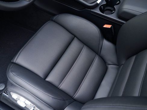 Certified 2026 Porsche Macan AWD/4WD image 16