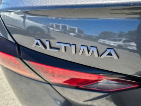 Used 2024 Nissan Altima 2.5 SV FWD image 11
