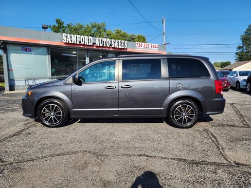 Used 2019 Dodge Grand Caravan SXT w/ Driver Convenience Group FWD image 8