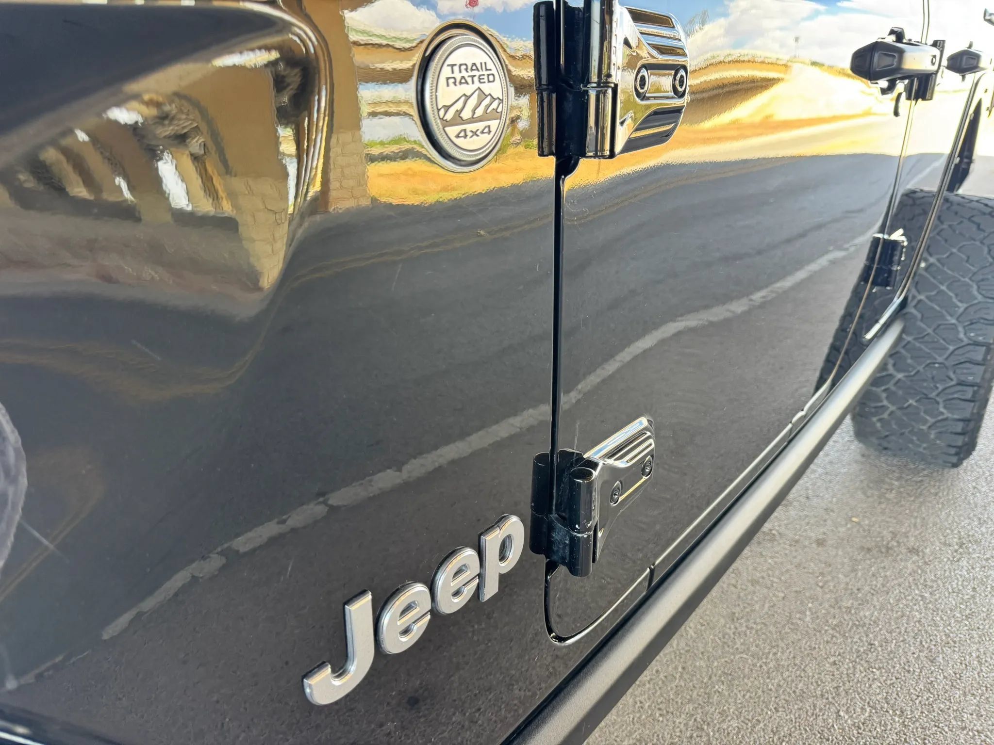 Used 2020 Jeep Wrangler Unlimited Sahara AWD/4WD image 9