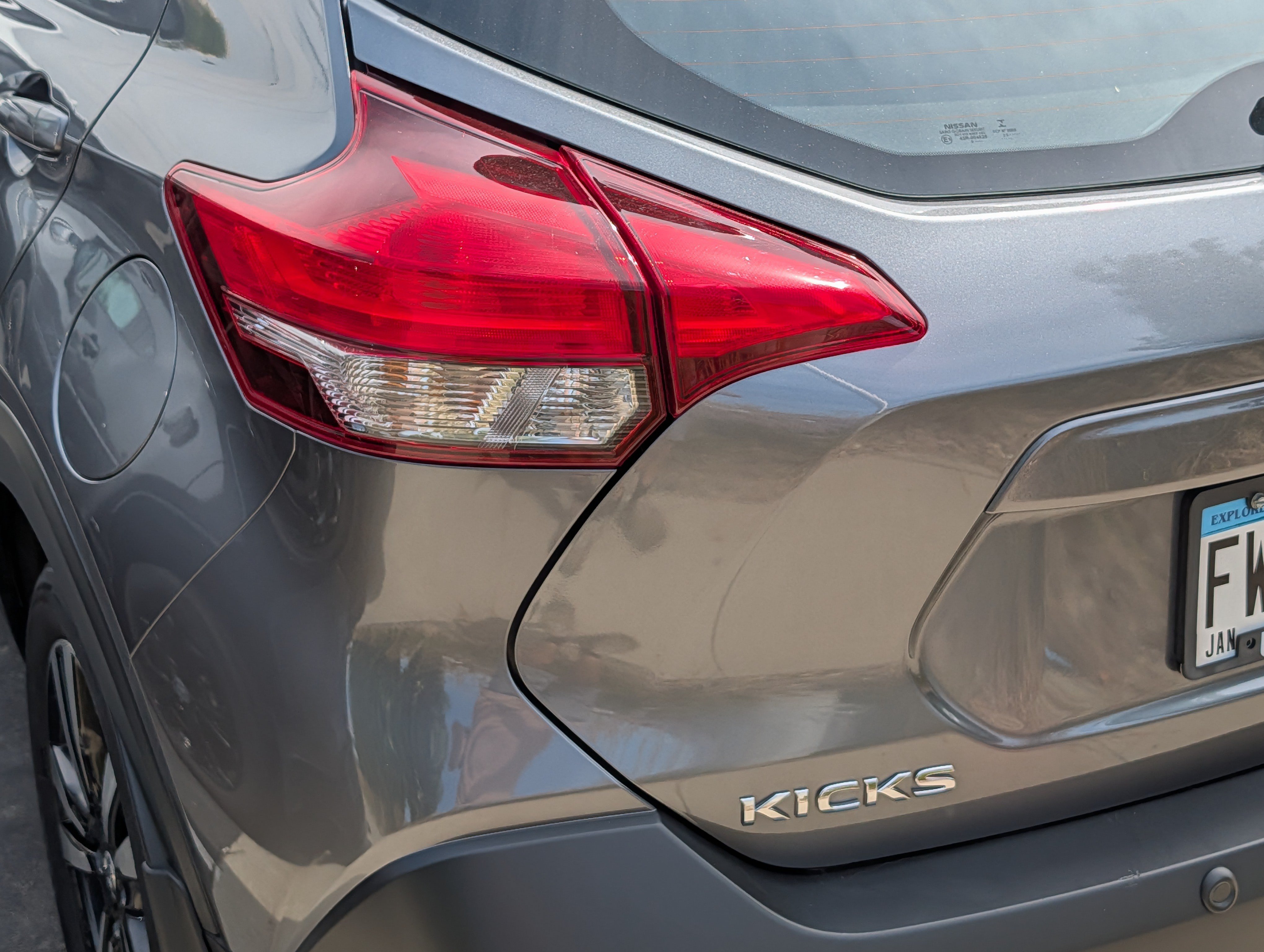 Used 2020 Nissan Kicks SR w/ SR Premium Package FWD image 17