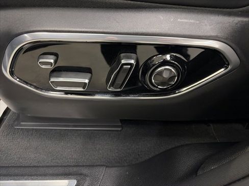 Used 2024 Jeep Grand Cherokee Overland w/ Advanced Protech Group III image 14