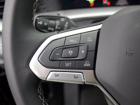 New 2026 Volkswagen Tiguan SE AWD/4WD image 17