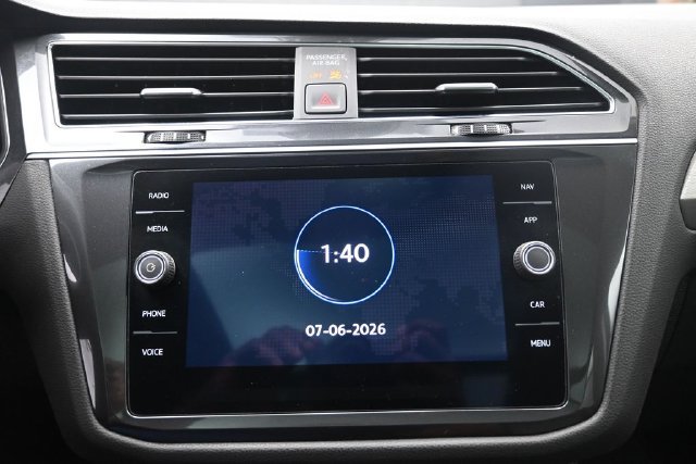 Used 2020 Volkswagen Tiguan SEL FWD image 11