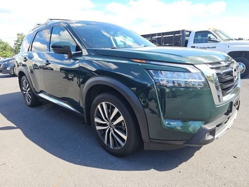 Used 2022 Nissan Pathfinder Platinum w/ Cargo Package AWD/4WD image 2