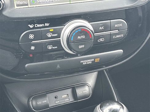 Used 2017 Kia Soul + image 32