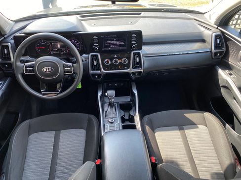 Used 2021 Kia Sorento LX image 4