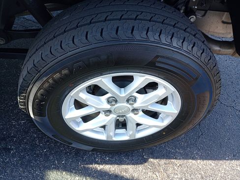 Used 2023 Jeep Gladiator Sport image 10