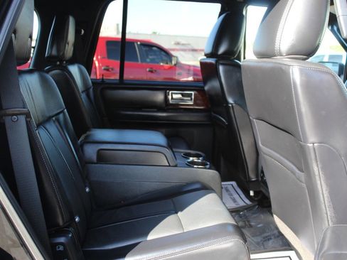 Used 2017 Lincoln Navigator Select image 11