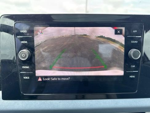 Used 2025 Volkswagen Jetta SE FWD image 11