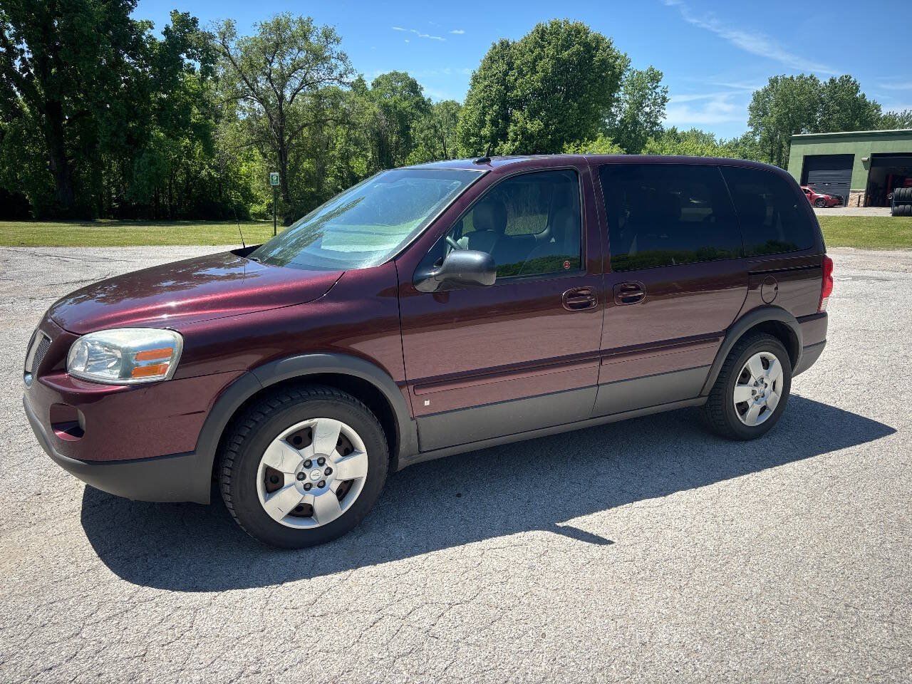 Used 2009 Pontiac Montana SV6 FWD image 1