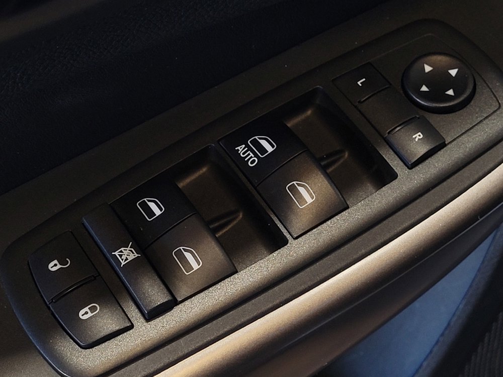 Used 2019 Jeep Cherokee Latitude w/ Popular Appearance Group AWD/4WD image 27