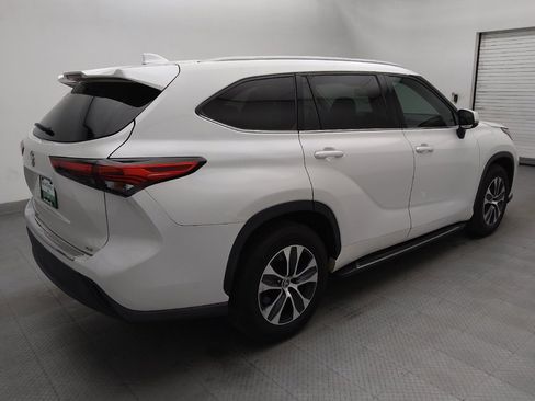 Used 2022 Toyota Highlander XLE FWD image 9