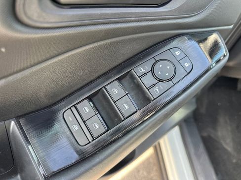 Used 2025 Nissan Rogue S FWD image 18