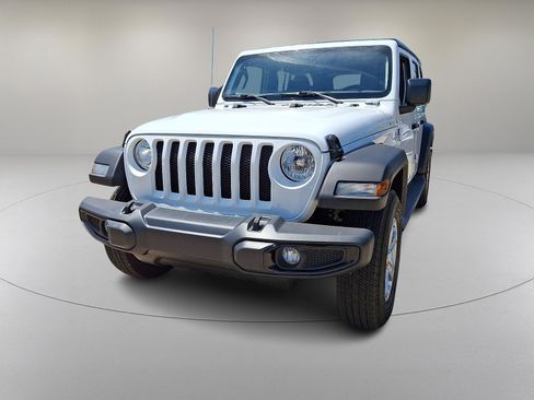 Used 2018 Jeep Wrangler Unlimited Sport S AWD/4WD image 4