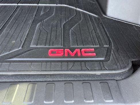 Used 2023 GMC Terrain SLT w/ Tech Package AWD/4WD image 8