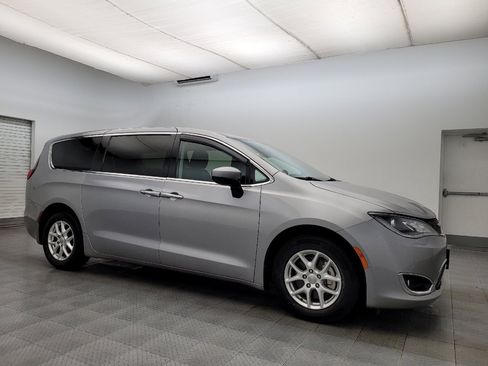 Used 2017 Chrysler Pacifica Touring Plus image 11