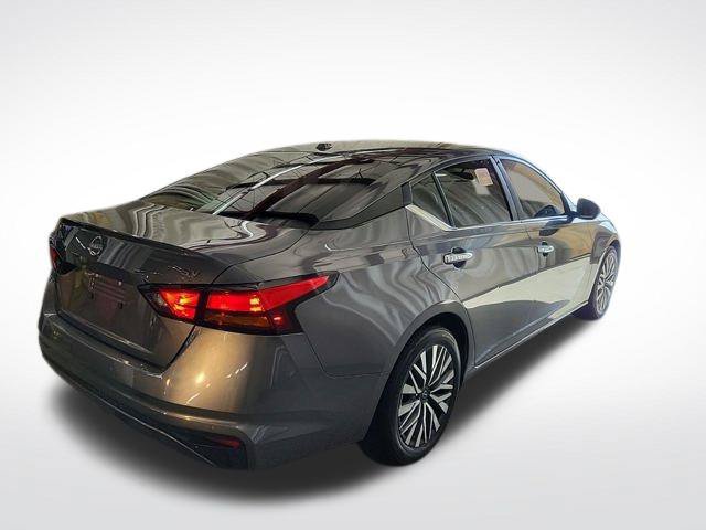 Used 2024 Nissan Altima 2.5 SV FWD image 2