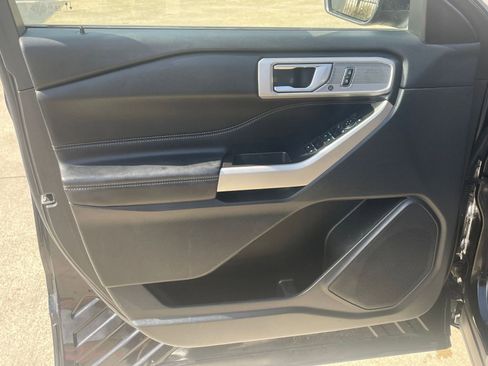 Used 2023 Ford Explorer Limited image 18