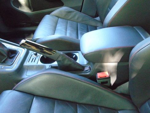 Used 2016 Volkswagen GTI SE w/ Driver Assistance Package image 15