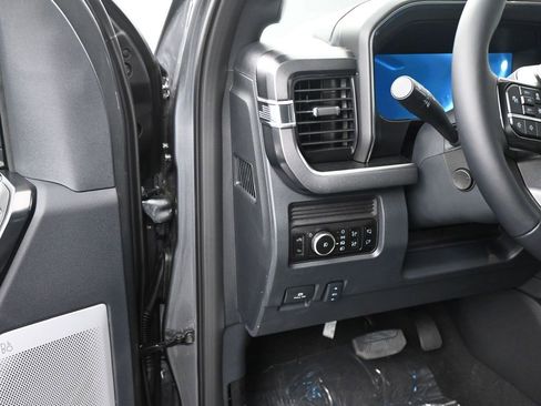 New 2026 Ford F250 Platinum w/ FX4 Off-Road Package image 15