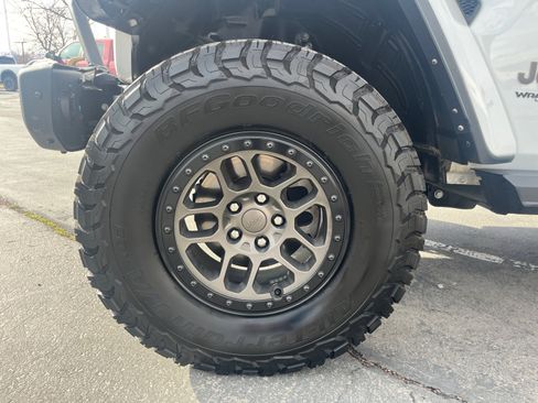 Used 2022 Jeep Wrangler Unlimited Rubicon w/ Xtreme Recon 35" Tire Package image 10