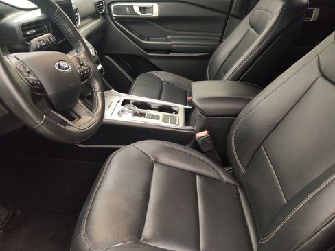 Used 2020 Ford Explorer XLT w/ Equipment Group 202A RWD image 17