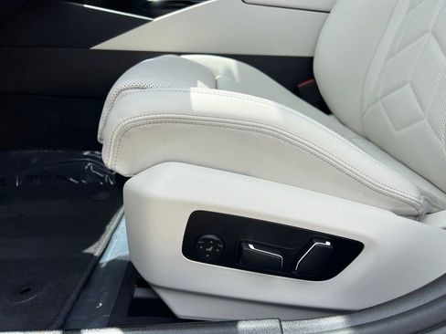 Used 2024 BMW i5 eDrive40i w/ Convenience Package image 39