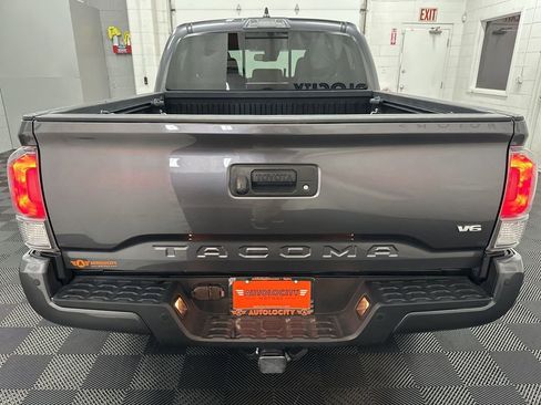 Used 2021 Toyota Tacoma TRD Off-Road w/ Technology Package AWD/4WD image 8