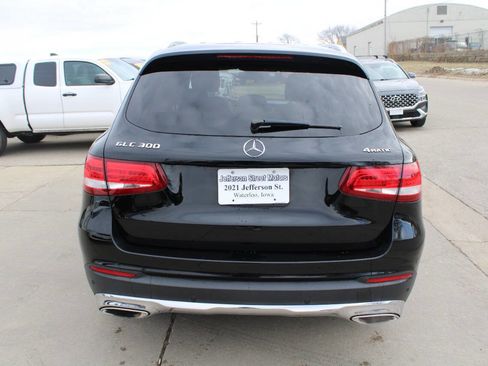 Used 2018 Mercedes-Benz GLC 300 4MATIC image 4
