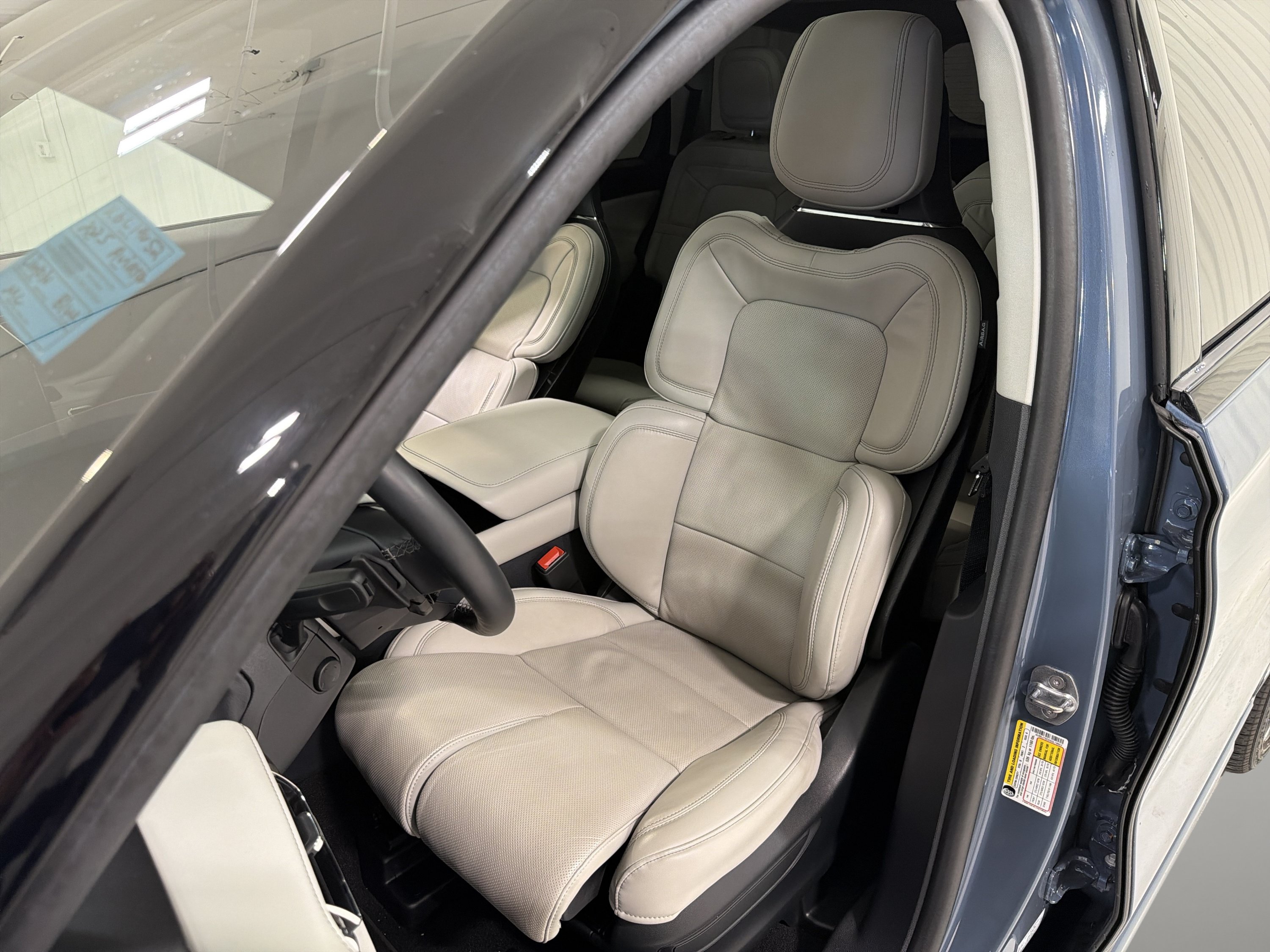 Used 2025 Lincoln Aviator Reserve w/ Equipment Group 201A AWD/4WD image 10