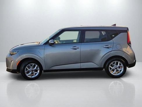 Used 2023 Kia Soul LX w/ LX Technology Package image 7