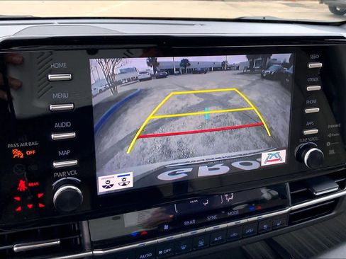 Used 2021 Toyota Sienna Limited image 25