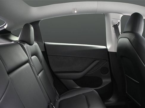 Used 2024 Tesla Model Y 2WD image 19