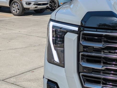 Used 2025 GMC Sierra 3500 AT4 image 9