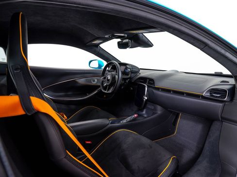 Used 2023 McLaren Artura RWD image 22