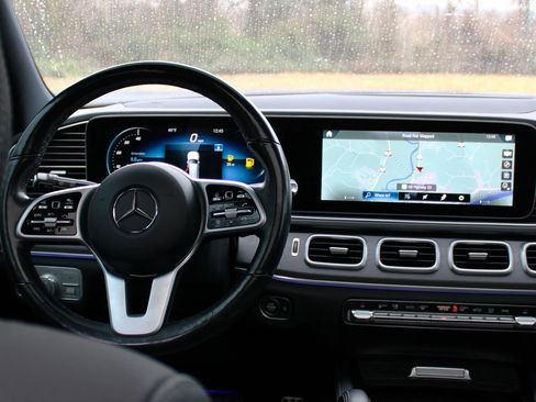 Used 2021 Mercedes-Benz GLS 580 4MATIC image 21