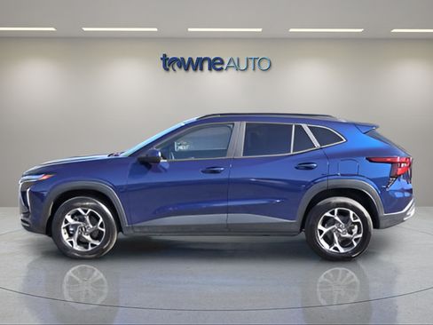 Used 2024 Chevrolet Trax LT w/ LT Convenience Package FWD image 4