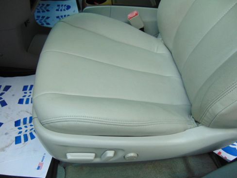 Used 2014 Toyota Sienna XLE w/ Entertainment Package FWD image 9