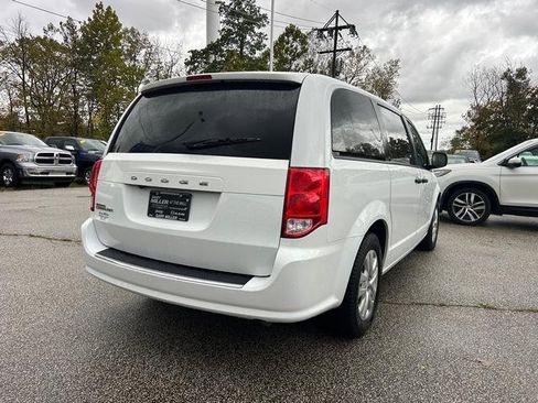 Used 2019 Dodge Grand Caravan SE w/ UConnect Hands-Free Group image 3