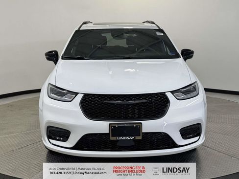 New 2026 Chrysler Pacifica Select w/ S Appearance Package image 3