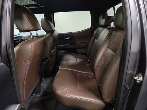 Used 2016 Toyota Tacoma Limited w/ Towing Package image 24