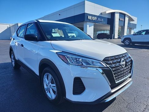 Used 2025 Nissan Kicks Play S image 1
