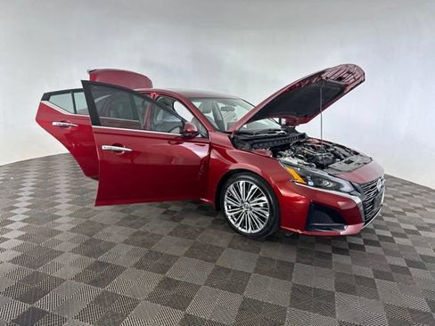 Certified 2023 Nissan Altima 2.5 SL FWD image 10