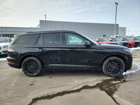 New 2026 Lincoln Aviator Reserve image 3