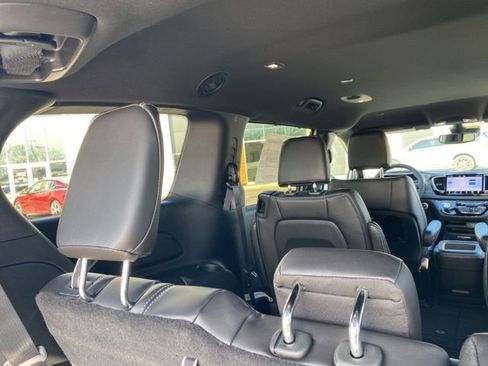 New 2026 Chrysler Pacifica Select image 10