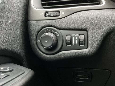 Used 2020 Jeep Cherokee Trailhawk w/ Cold Weather Group image 21